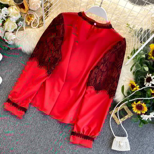 Cămașă modernă de damă cu dantelă și guler scăzut