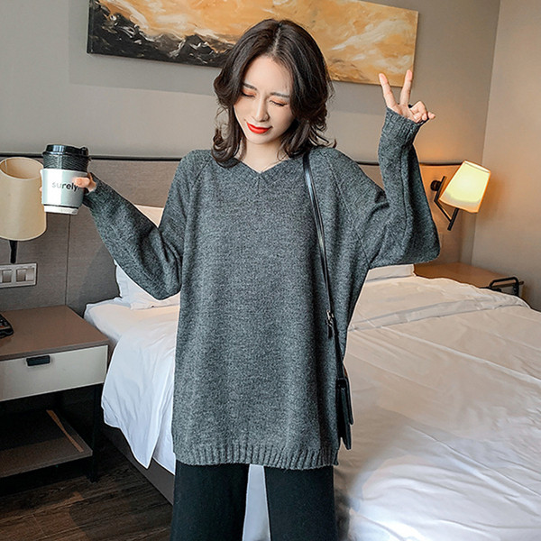 Női széles pulóver V-nyakkal