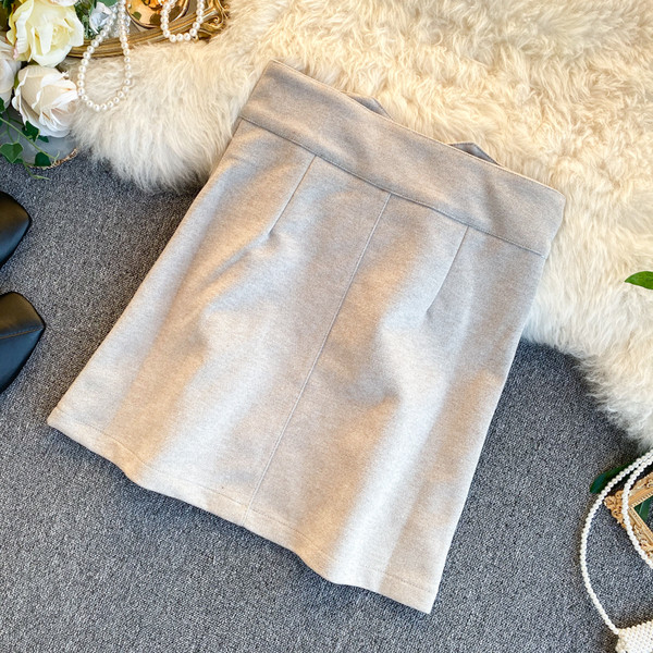 Fusta de dama cu talie inalta cu nasturi in negru, bej si alb