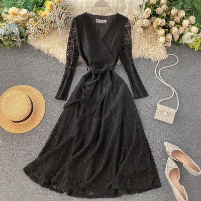 Női hosszú csipkeruha V-nyakkal és övvel