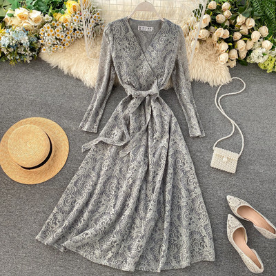 Női hosszú csipkeruha V-nyakkal és övvel