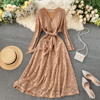 Női hosszú csipkeruha V-nyakkal és övvel