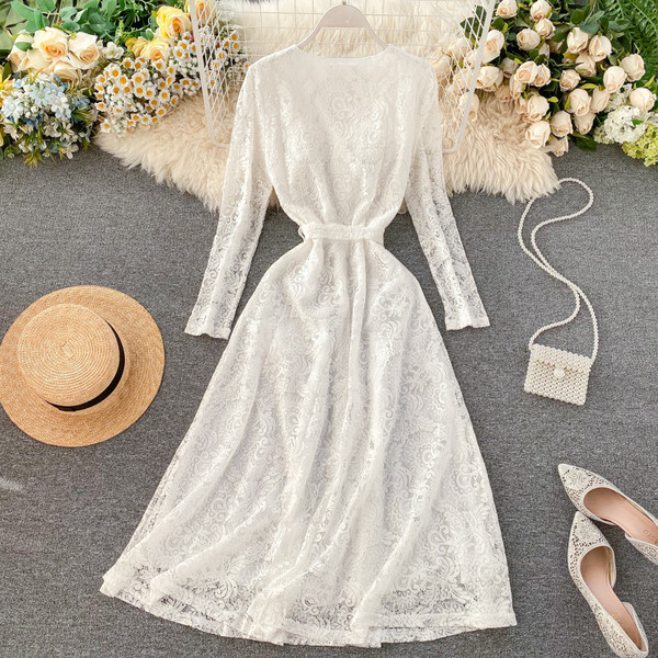 Női hosszú csipkeruha V-nyakkal és övvel