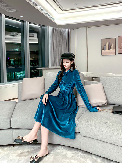 Női modern bársony ruha modell fekete és kék színben