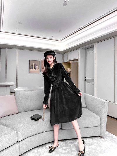 Női modern bársony ruha modell fekete és kék színben