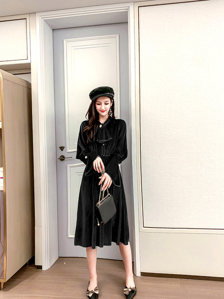 Női modern bársony ruha modell fekete és kék színben