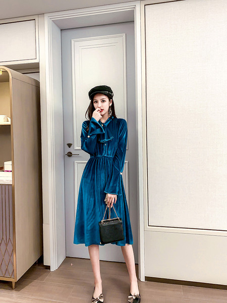 Női modern bársony ruha modell fekete és kék színben