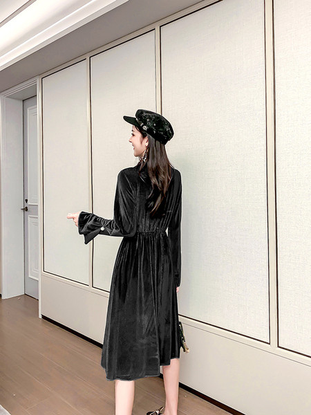 Női modern bársony ruha modell fekete és kék színben