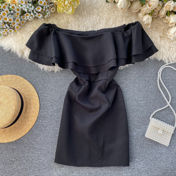 Rochie de dama cu umerii goi cu fermoar in culorile verde, negru si rosu