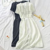 Rochie de damă cu mâneci scurte și decolteu spitz în alb-negru