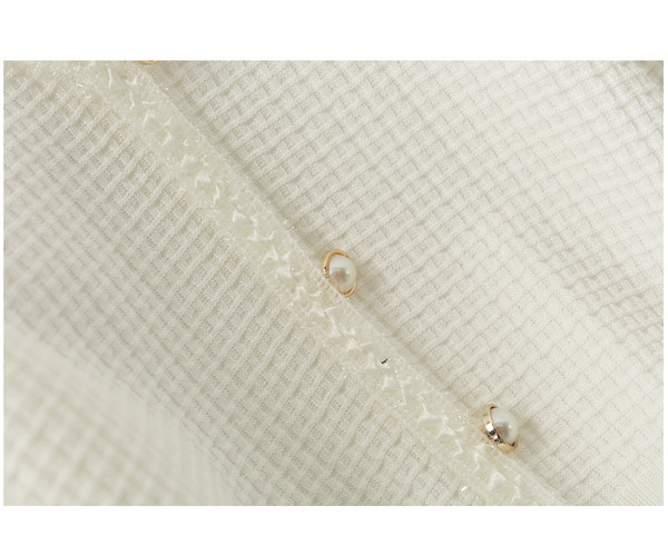 Női téli ruha spitz nyakkivágással, hosszú ujjú fehér és fekete színben