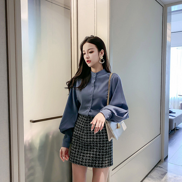 Cămașă modernă de damă cu decolteu rotund în albastru