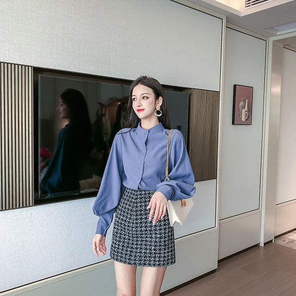 Cămașă modernă de damă cu decolteu rotund în albastru