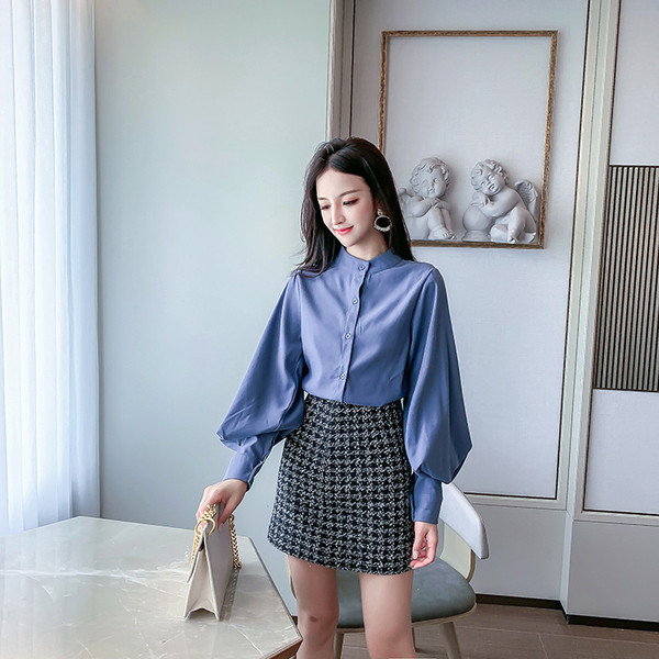 Cămașă modernă de damă cu decolteu rotund în albastru