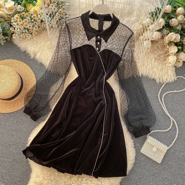 Rochie de dama moderna din catifea cu tul si guler in negru