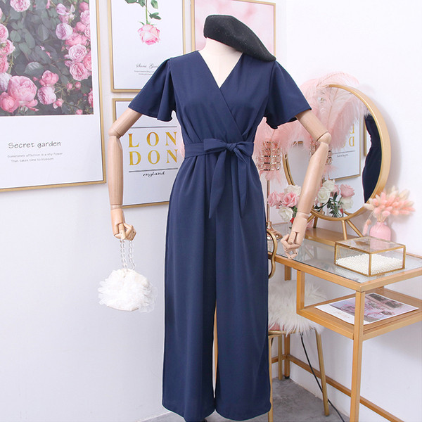 Női overál rövid ujjú, övvel és spitz nyakkivágással több színben