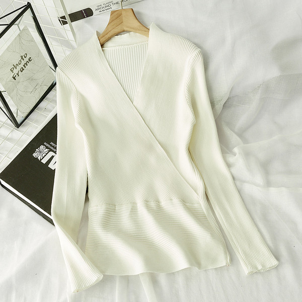 Női őszi-téli blúz spitz nyakkivágással több színben