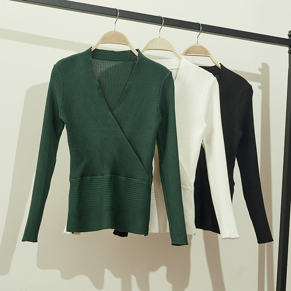 Női őszi-téli blúz spitz nyakkivágással több színben