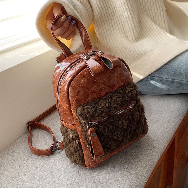 Rucsac modern de dama din piele ecologica cu fermoar in negru si maro