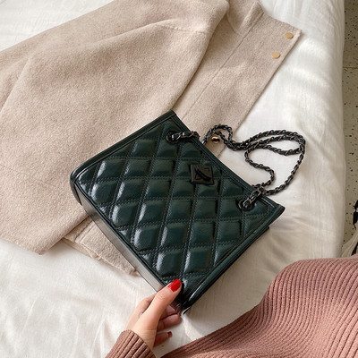 Női bőr táska lánccal több színben