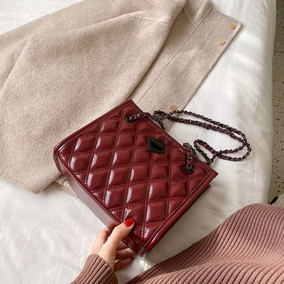 Női bőr táska lánccal több színben