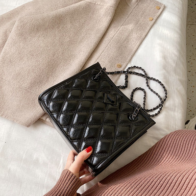 Női bőr táska lánccal több színben