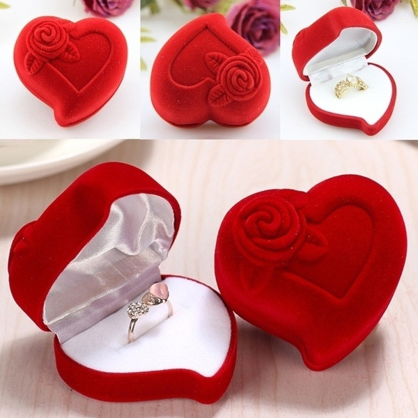 Decorative box in the shape of a heart with a rose suitable for a ring in red