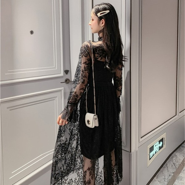 Rochie lunga din dantela cu bucle si nasturi