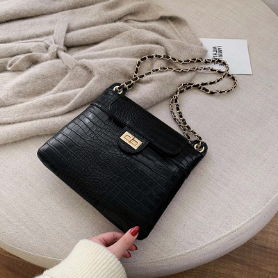 Geanta de dama eleganta din piele ecologica cu inchidere metalica