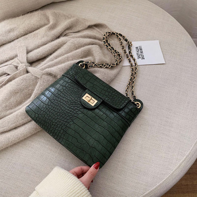 Geanta de dama eleganta din piele ecologica cu inchidere metalica