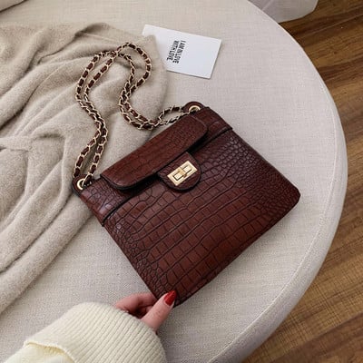 Geanta de dama eleganta din piele ecologica cu inchidere metalica