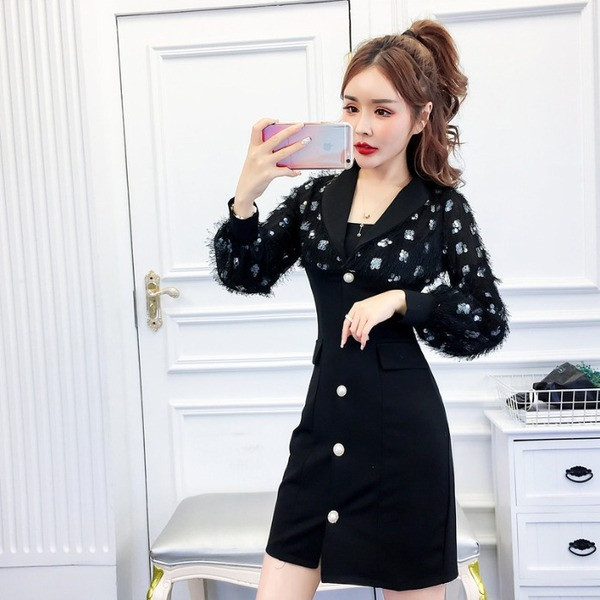 Rochie de dama scurta moderna cu model montat cu nasturi