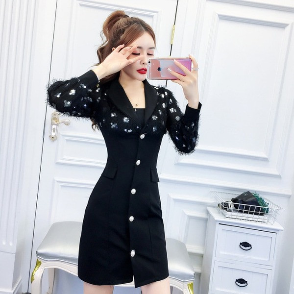 Rochie de dama scurta moderna cu model montat cu nasturi