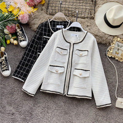 Дамско стилно палто в ретро стил с джобове в бял и черен цвят
