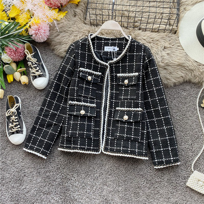 Palton elegant de dama in stil retro cu buzunare in alb si negru