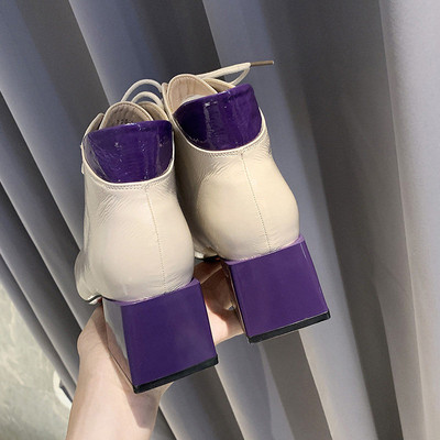 Ghete de dama moderne cu toc patrat si sireturi in doua culori