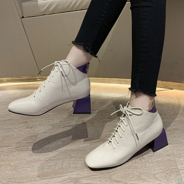 Ghete de dama moderne cu toc patrat si sireturi in doua culori