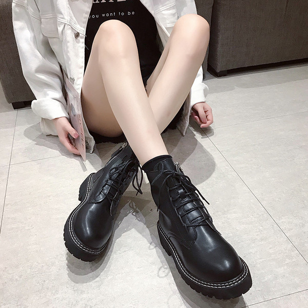 Cizme cubaneze moderne cu șireturi în alb și negru