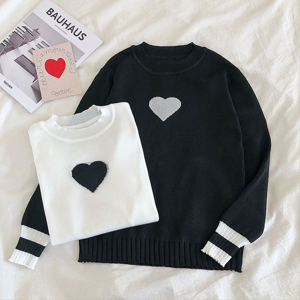 Pulover casual de dama in alb si negru cu decolteu oval