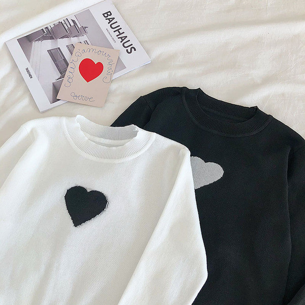 Pulover casual de dama in alb si negru cu decolteu oval