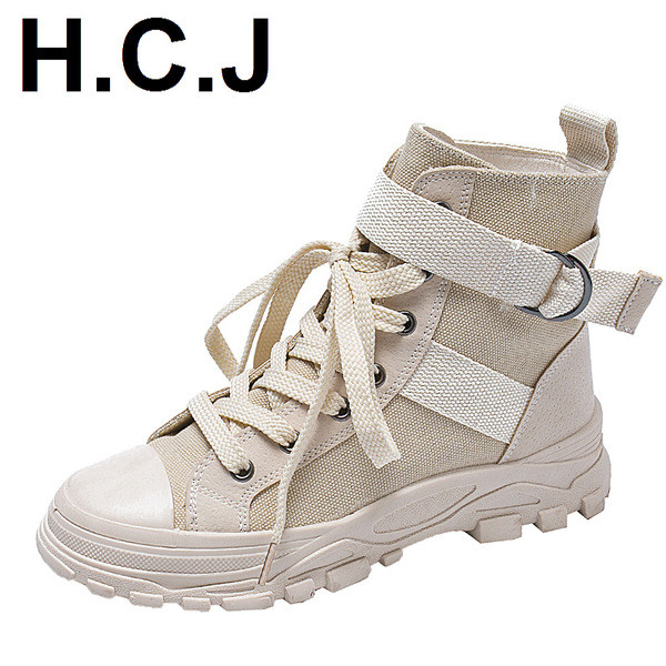 Дамски спортно-ежедневни кецове от текстил и груба подметка