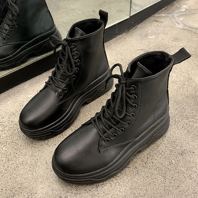 Cizme de dama cu talpa aspra de culoare neagra cu sireturi