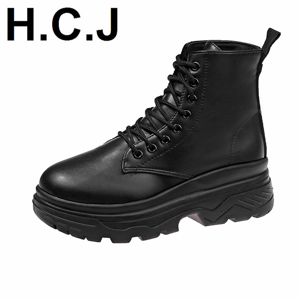 Cizme de dama cu talpa aspra de culoare neagra cu sireturi