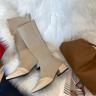 Elegáns női csizma hegyes modell textil típusú zokniból bézs és fekete színben