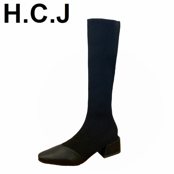 Elegáns női csizma hegyes modell textil típusú zokniból bézs és fekete színben