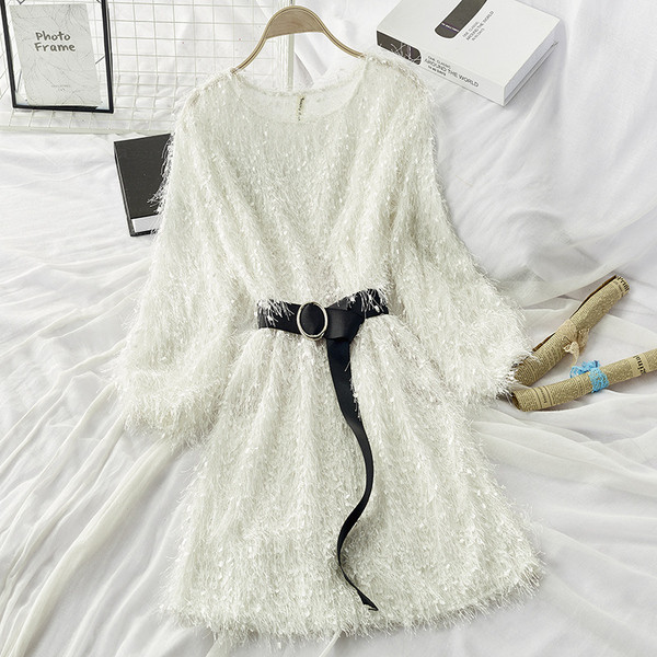 Női ruha rojtokkal és derékövvel több színben