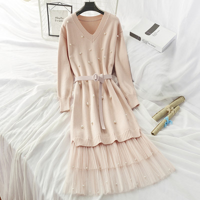 Spitz dekoltázsú és hosszú ujjú női ruha tüll elemmel több színben