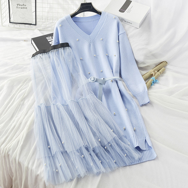 Spitz dekoltázsú és hosszú ujjú női ruha tüll elemmel több színben