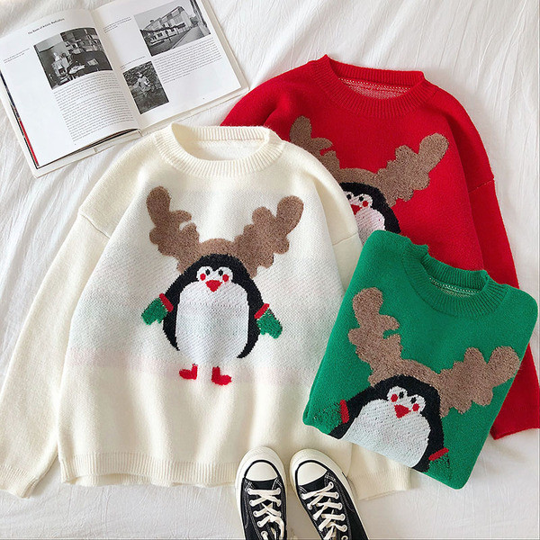 Pulover de dama de Craciun in alb, rosu si verde cu broderie