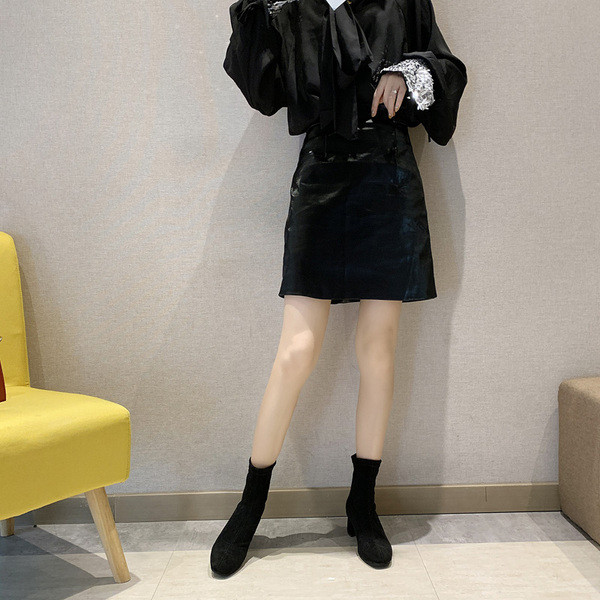 Cizme de dama elegante cu fermoar si toc patrat jos din piele intoarsa ecologica